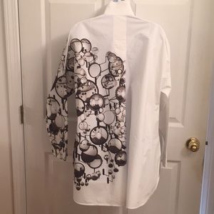 AKRIS PUNTO mirrors tunic/blouse. Gently used.